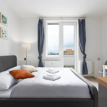 Apartman U Metra S Terasou Прага Екстер'єр фото